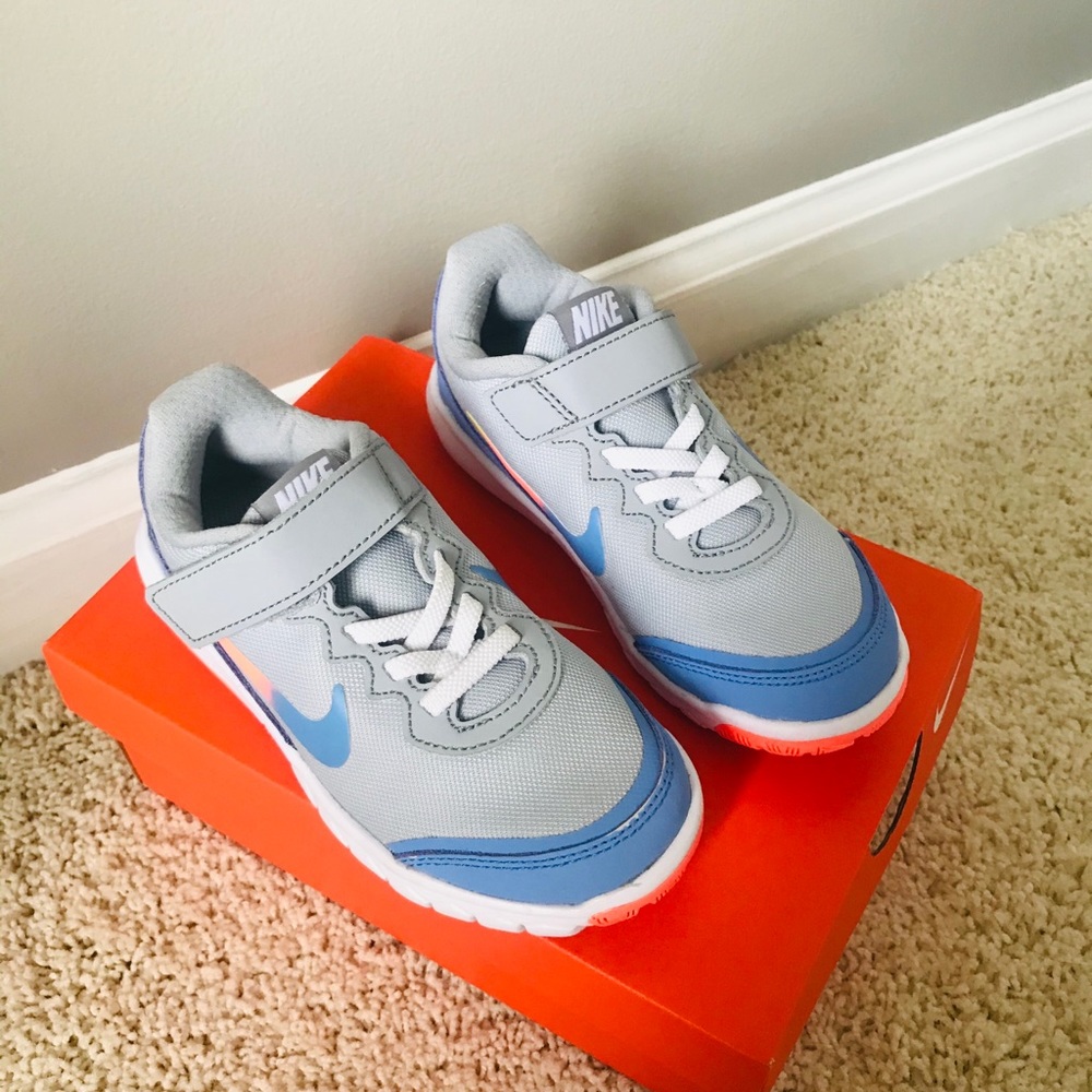 Nike flex experience 4 kids sneaker/11C